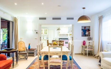 Comedor interior también con puertas al porche / terrazas